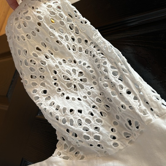 White shirt with mid-length lace puff sleeves - Picture 3 of 3